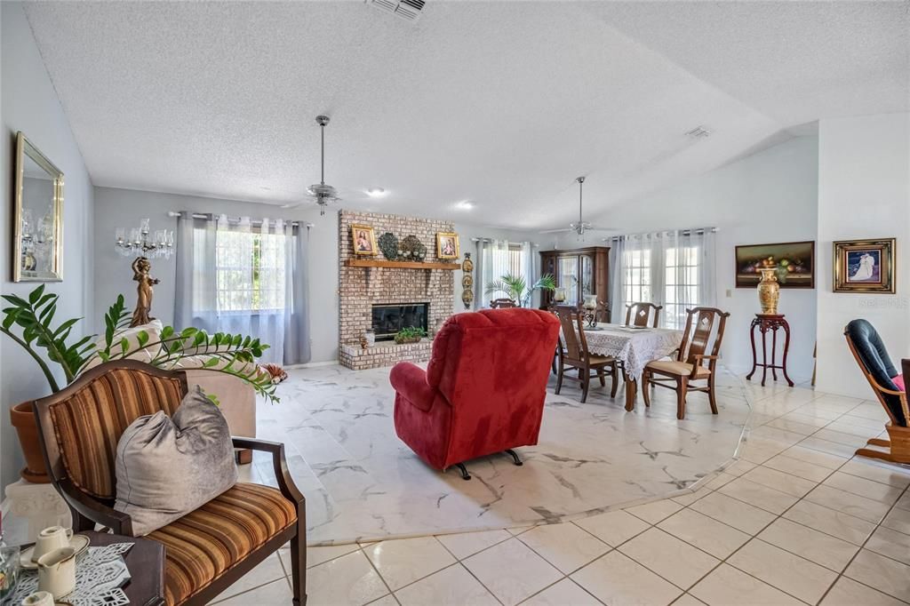 На продажу: $365,000 (3 спален, 2 ванн, 1864 Квадратных фут)