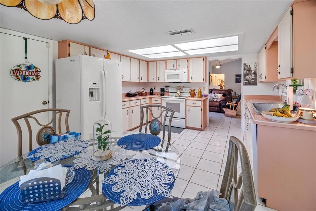 На продажу: $365,000 (3 спален, 2 ванн, 1864 Квадратных фут)