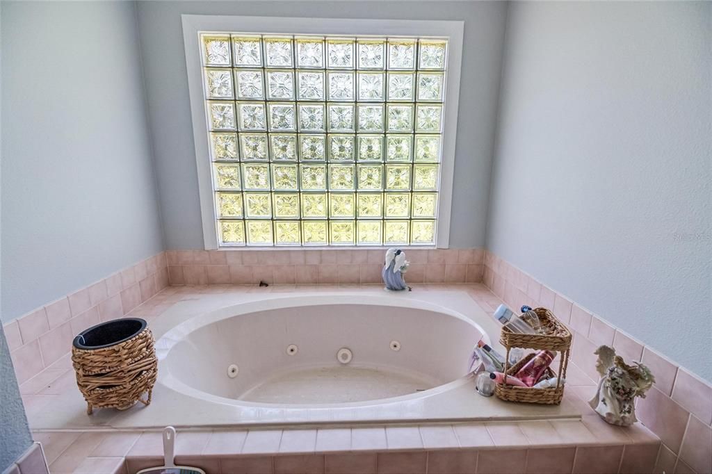 На продажу: $365,000 (3 спален, 2 ванн, 1864 Квадратных фут)