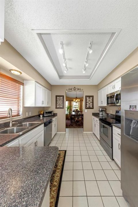 На продажу: $294,900 (3 спален, 2 ванн, 1814 Квадратных фут)