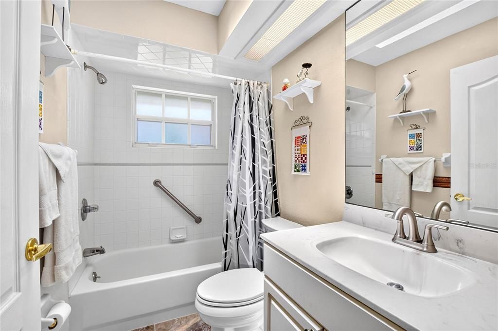 На продажу: $299,900 (3 спален, 2 ванн, 1650 Квадратных фут)