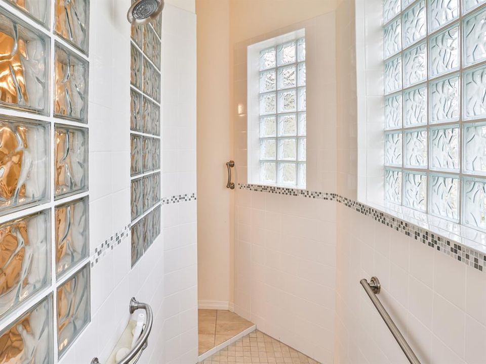 En Venta: $449,900 (3 camas, 2 baños, 2069 Pies cuadrados)