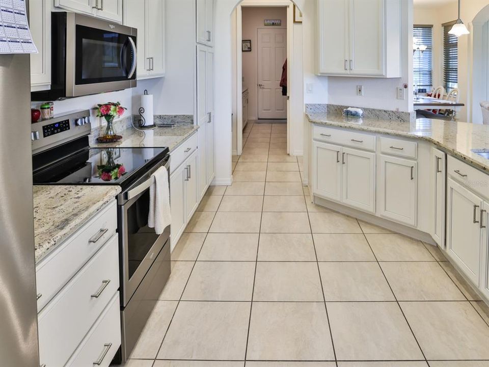 En Venta: $449,900 (3 camas, 2 baños, 2069 Pies cuadrados)