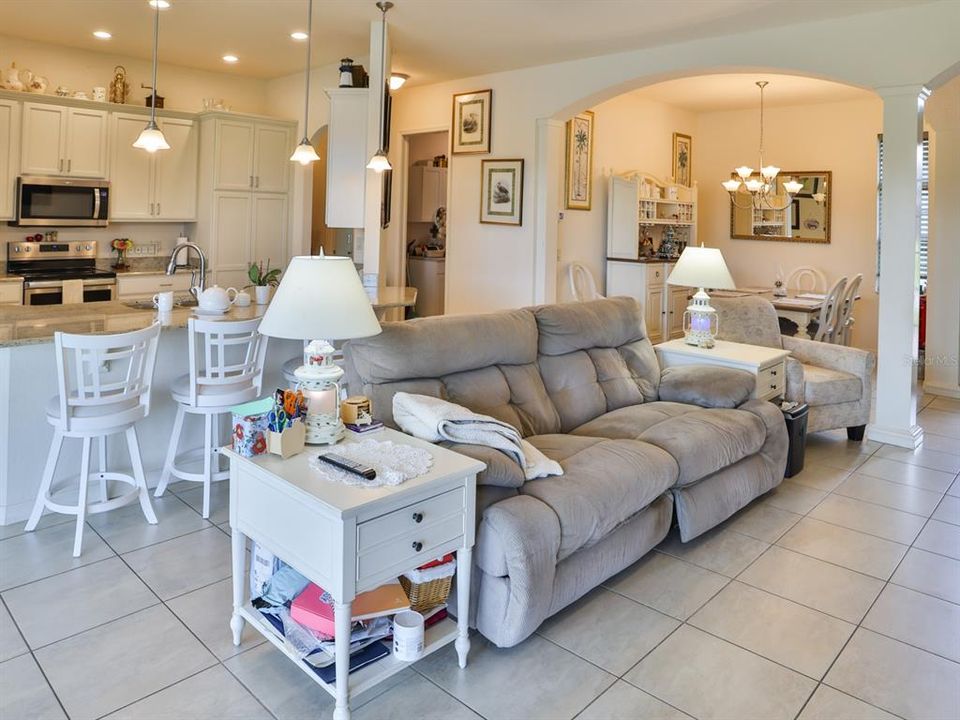 En Venta: $449,900 (3 camas, 2 baños, 2069 Pies cuadrados)