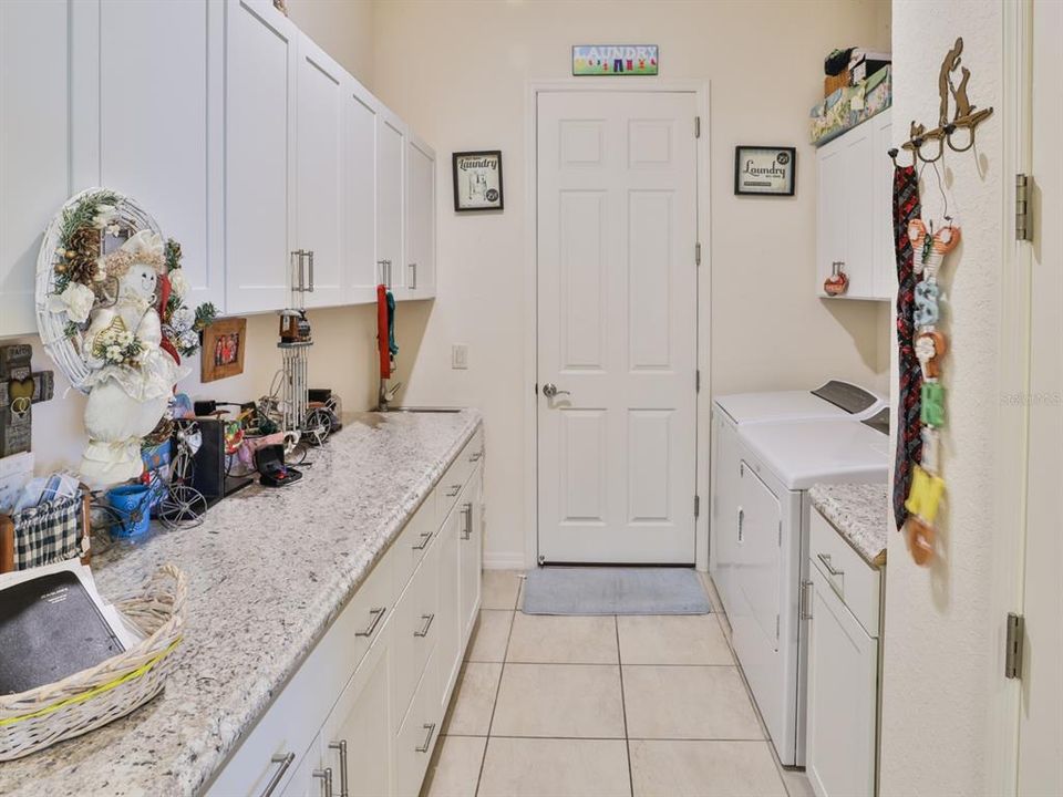 En Venta: $449,900 (3 camas, 2 baños, 2069 Pies cuadrados)