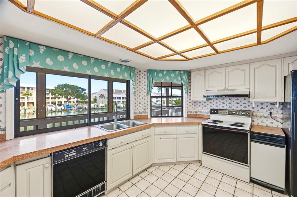 For Sale: $1,750,000 (4 beds, 2 baths, 3688 Square Feet)