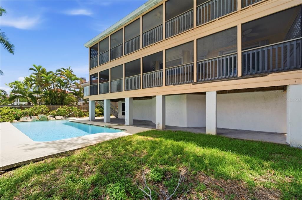 For Sale: $1,750,000 (4 beds, 2 baths, 3688 Square Feet)