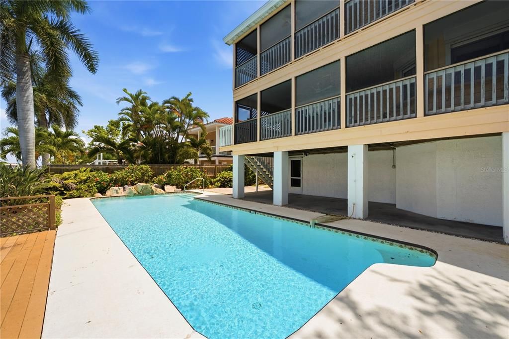 For Sale: $1,750,000 (4 beds, 2 baths, 3688 Square Feet)