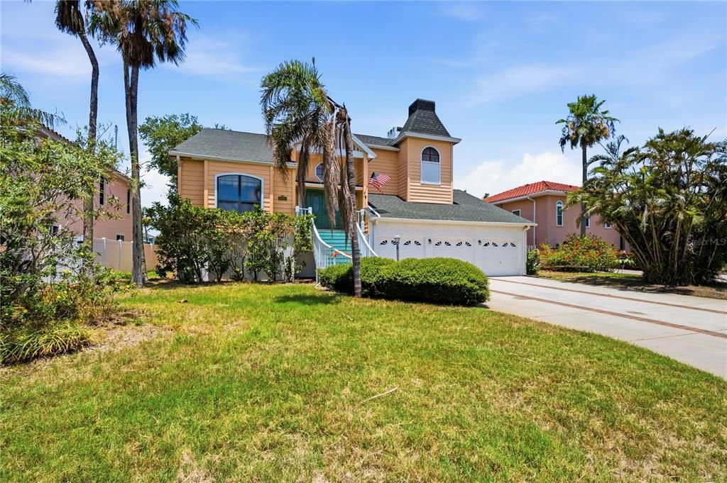 For Sale: $1,750,000 (4 beds, 2 baths, 3688 Square Feet)