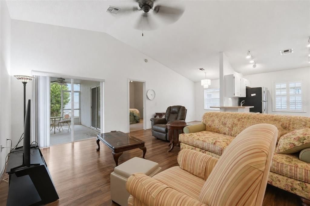 For Sale: $250,000 (3 beds, 2 baths, 1252 Square Feet)