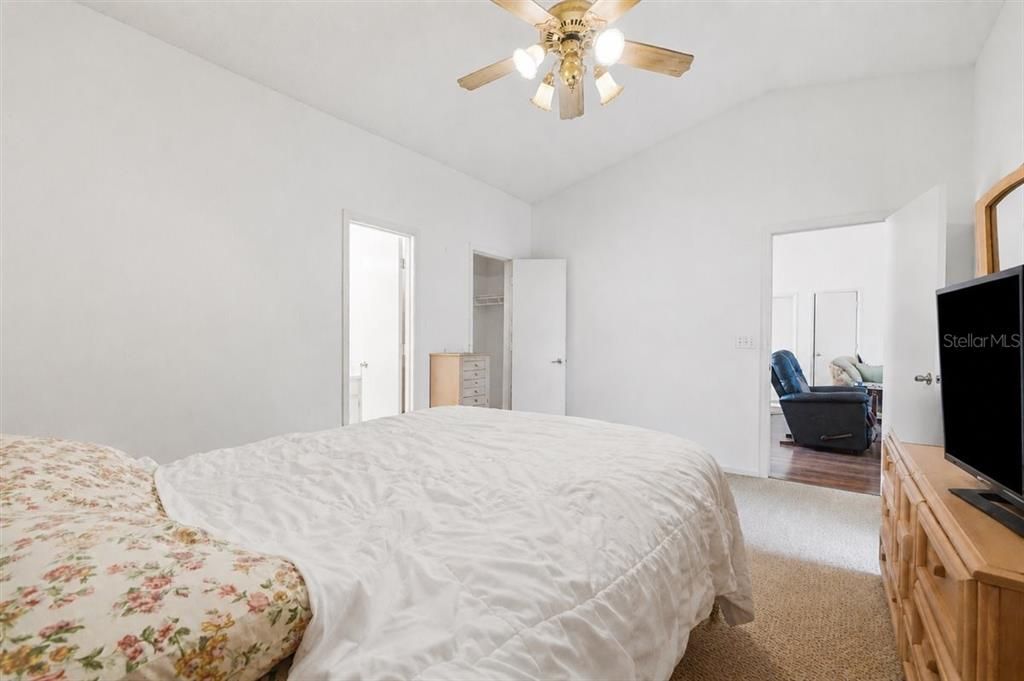 For Sale: $250,000 (3 beds, 2 baths, 1252 Square Feet)