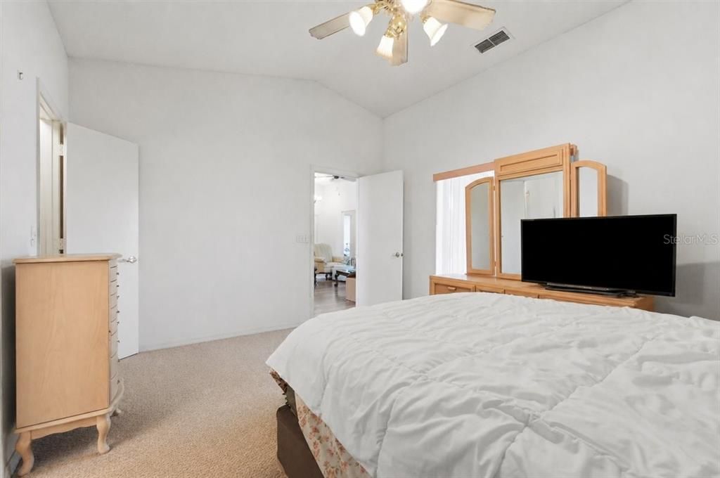 For Sale: $250,000 (3 beds, 2 baths, 1252 Square Feet)
