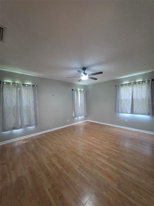 На продажу: $375,000 (4 спален, 2 ванн, 1967 Квадратных фут)