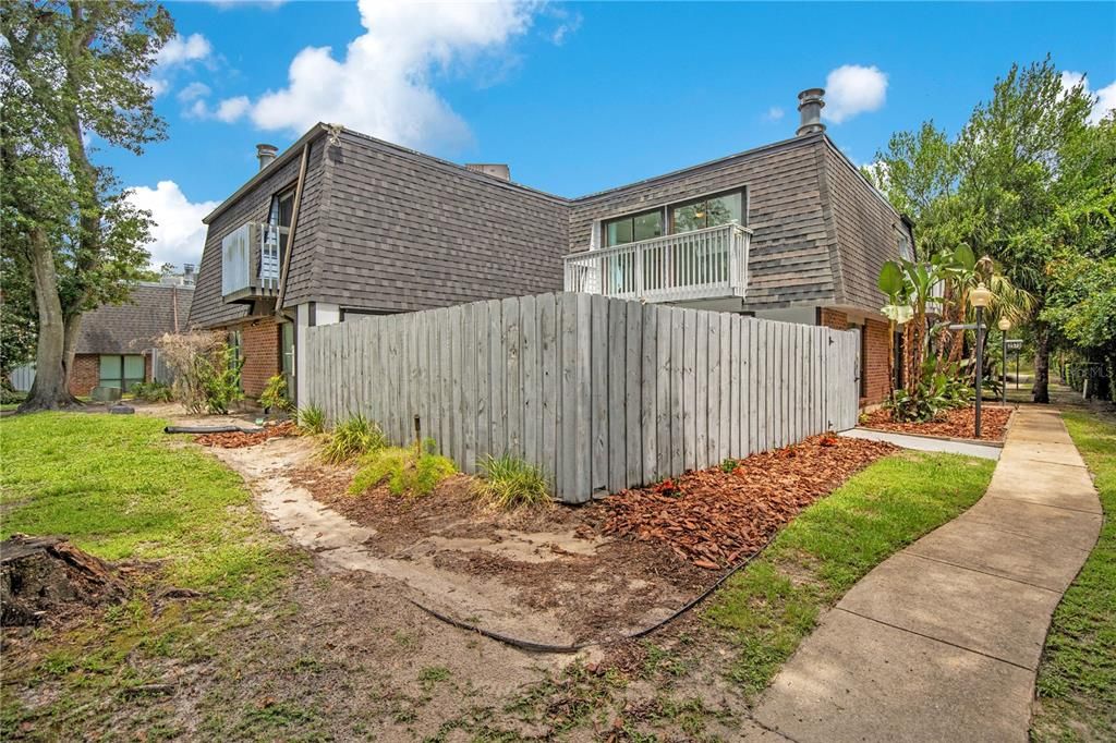 For Sale: $299,900 (2 beds, 2 baths, 1768 Square Feet)