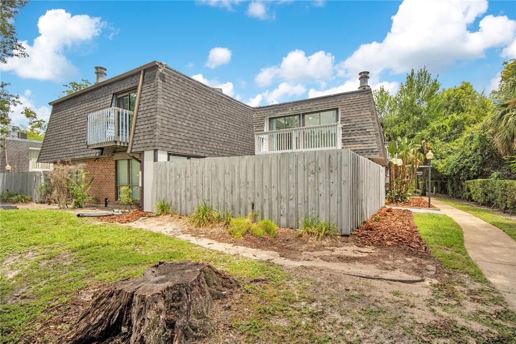 For Sale: $299,900 (2 beds, 2 baths, 1768 Square Feet)