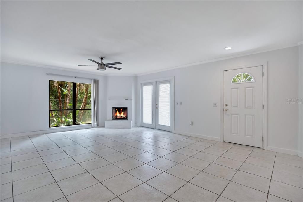 For Sale: $299,900 (2 beds, 2 baths, 1768 Square Feet)