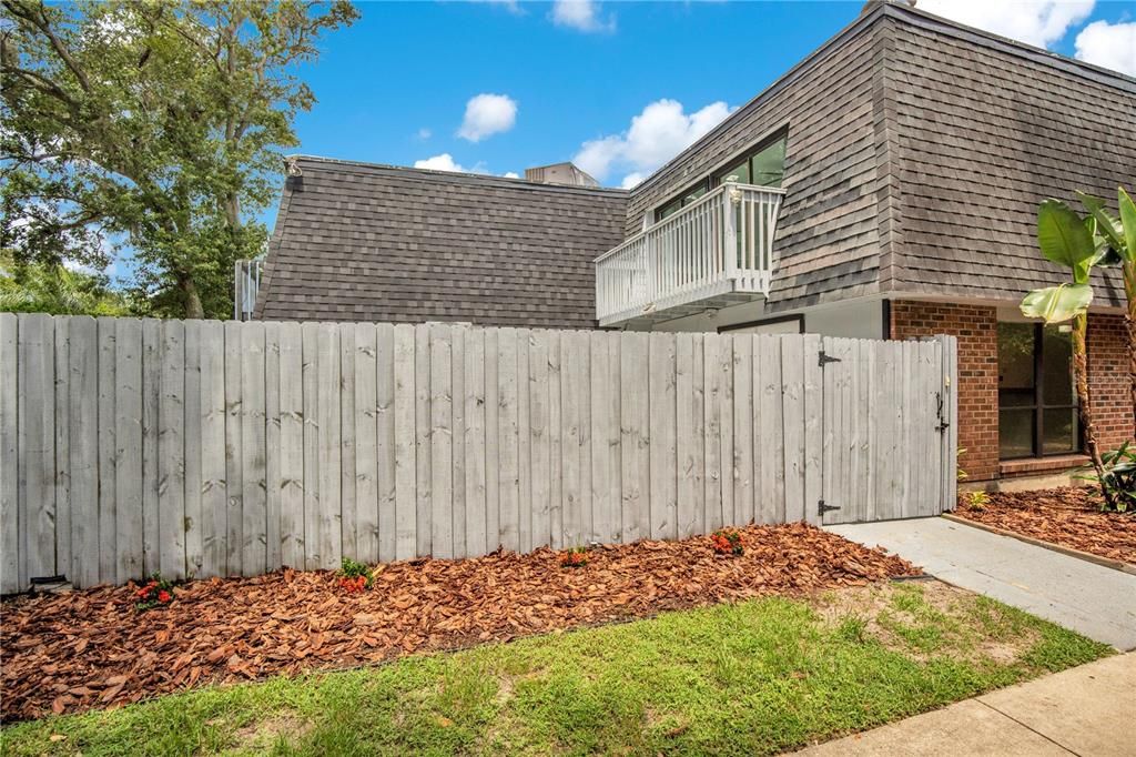 For Sale: $299,900 (2 beds, 2 baths, 1768 Square Feet)