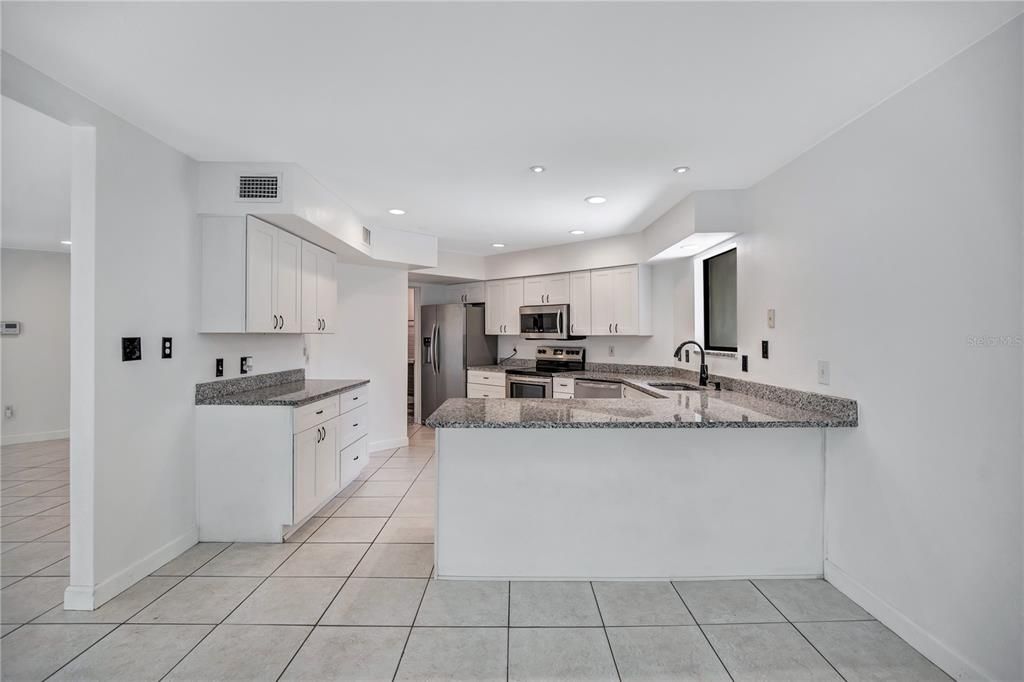 For Sale: $299,900 (2 beds, 2 baths, 1768 Square Feet)