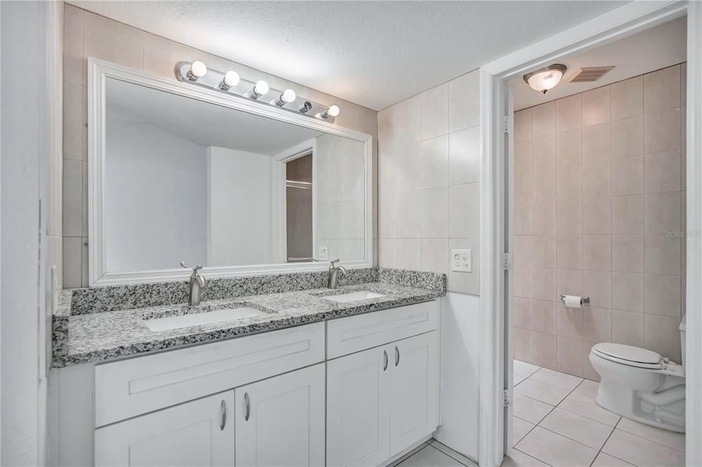 For Sale: $299,900 (2 beds, 2 baths, 1768 Square Feet)
