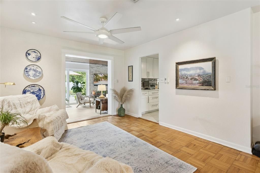 En Venta: $599,000 (3 camas, 2 baños, 1726 Pies cuadrados)