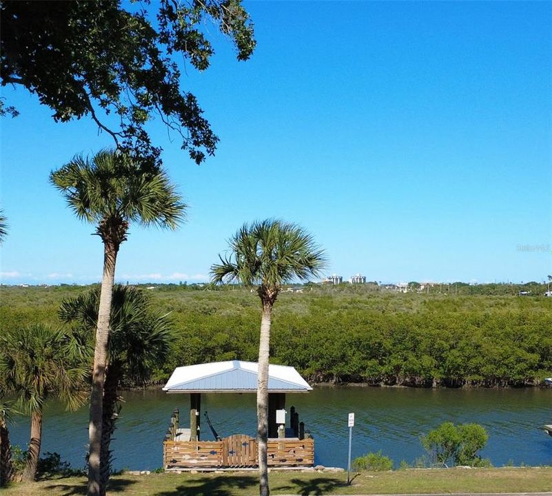 На продажу: $1,495,000 (0.29 acres)