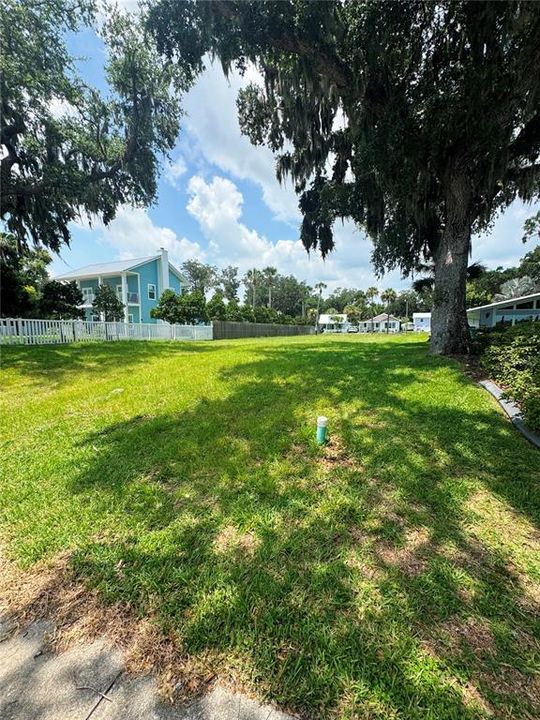 На продажу: $1,495,000 (0.29 acres)