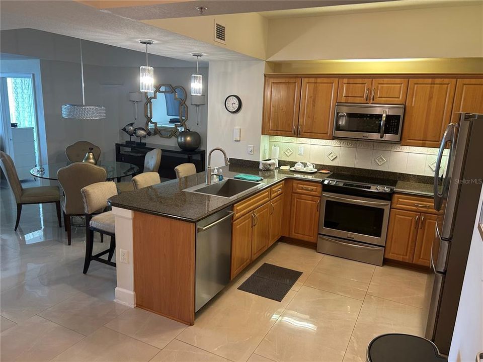 For Sale: $675,000 (3 beds, 3 baths, 1676 Square Feet)