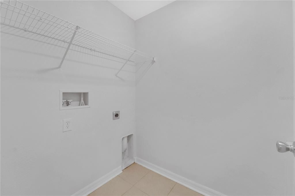На продажу: $479,900 (4 спален, 2 ванн, 2089 Квадратных фут)