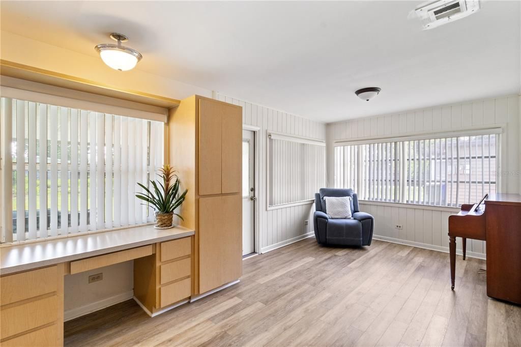 For Sale: $259,000 (3 beds, 1 baths, 1166 Square Feet)