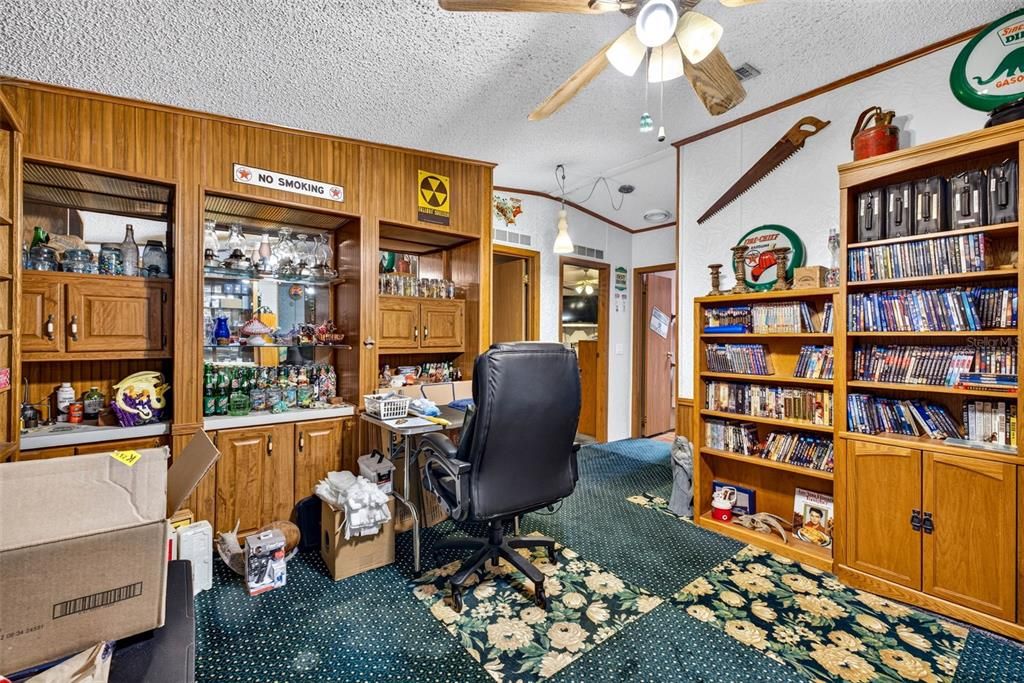 На продажу: $425,000 (4 спален, 2 ванн, 1836 Квадратных фут)