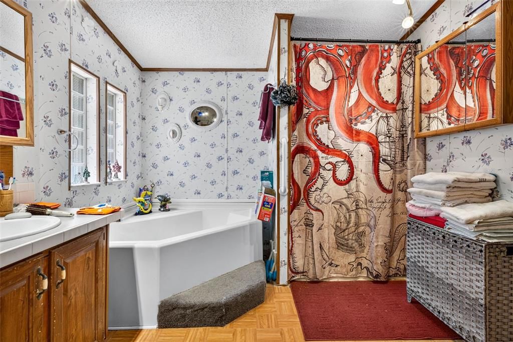 На продажу: $425,000 (4 спален, 2 ванн, 1836 Квадратных фут)