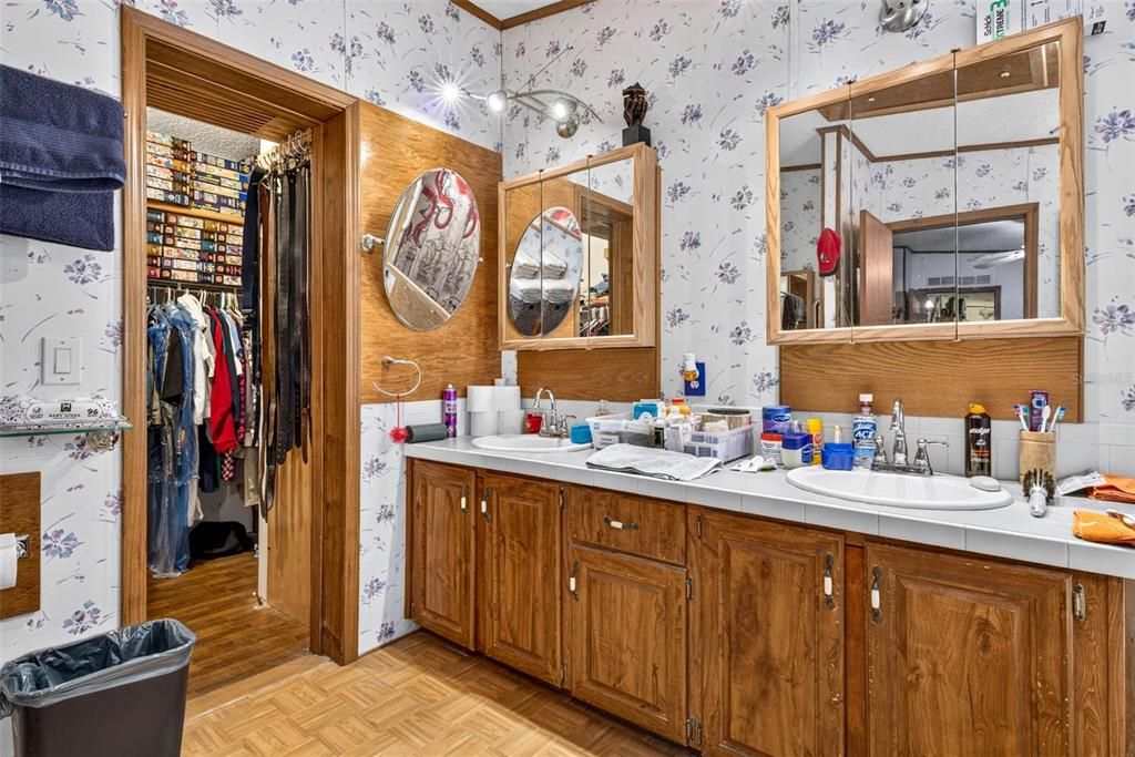 На продажу: $425,000 (4 спален, 2 ванн, 1836 Квадратных фут)