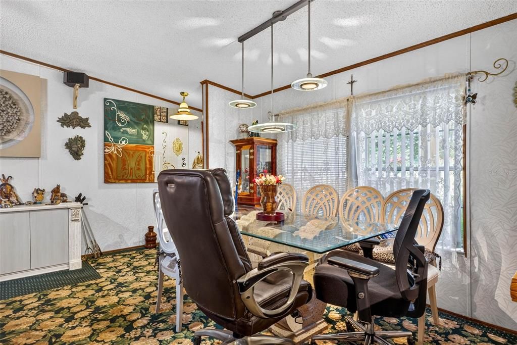 На продажу: $425,000 (4 спален, 2 ванн, 1836 Квадратных фут)