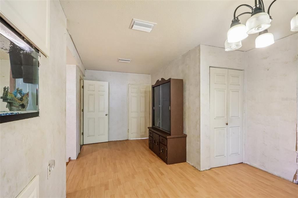 Activo con contrato: $185,000 (3 camas, 2 baños, 1489 Pies cuadrados)