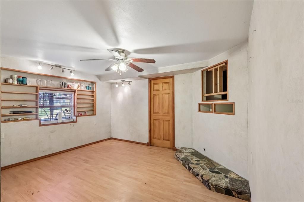 Activo con contrato: $185,000 (3 camas, 2 baños, 1489 Pies cuadrados)