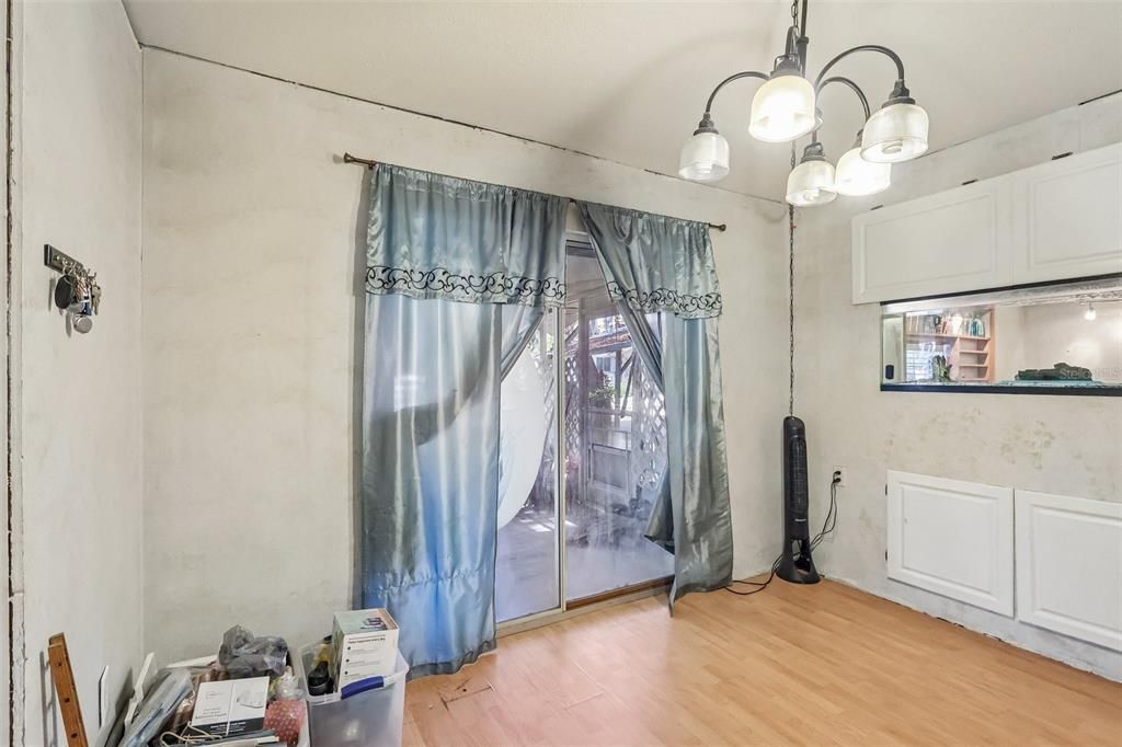 Activo con contrato: $185,000 (3 camas, 2 baños, 1489 Pies cuadrados)