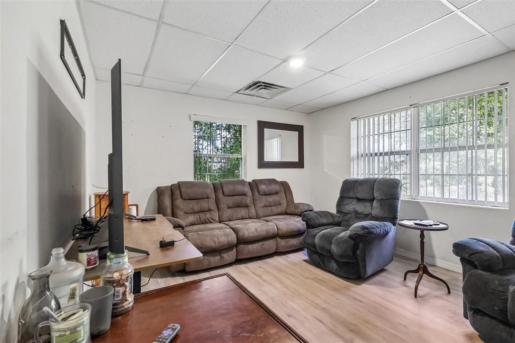 Activo con contrato: $185,000 (3 camas, 2 baños, 1489 Pies cuadrados)