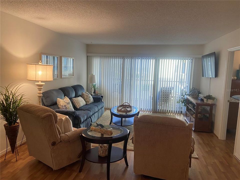 For Rent: $4,250 (2 beds, 2 baths, 1075 Square Feet)