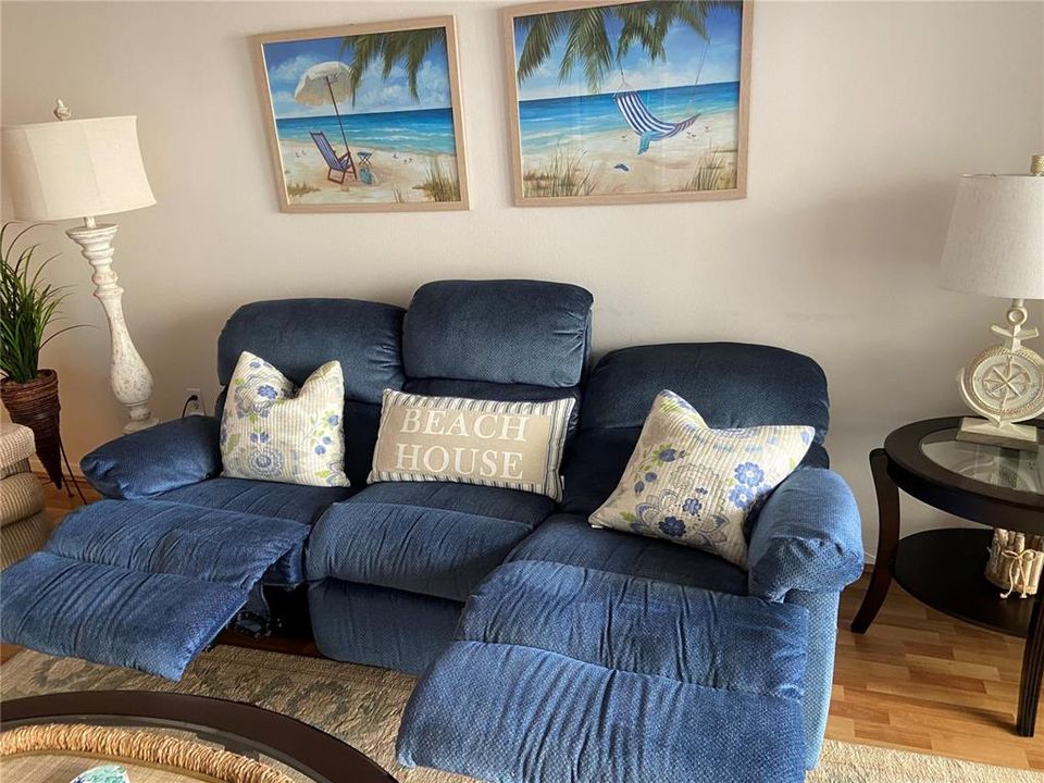 For Rent: $4,250 (2 beds, 2 baths, 1075 Square Feet)