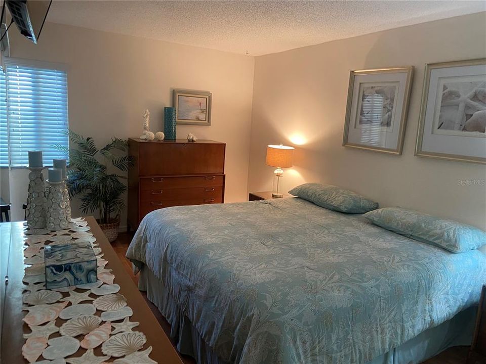 For Rent: $4,250 (2 beds, 2 baths, 1075 Square Feet)