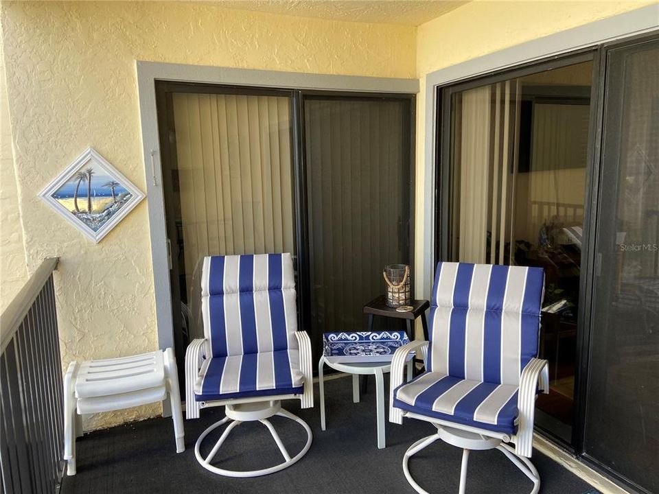 For Rent: $4,250 (2 beds, 2 baths, 1075 Square Feet)