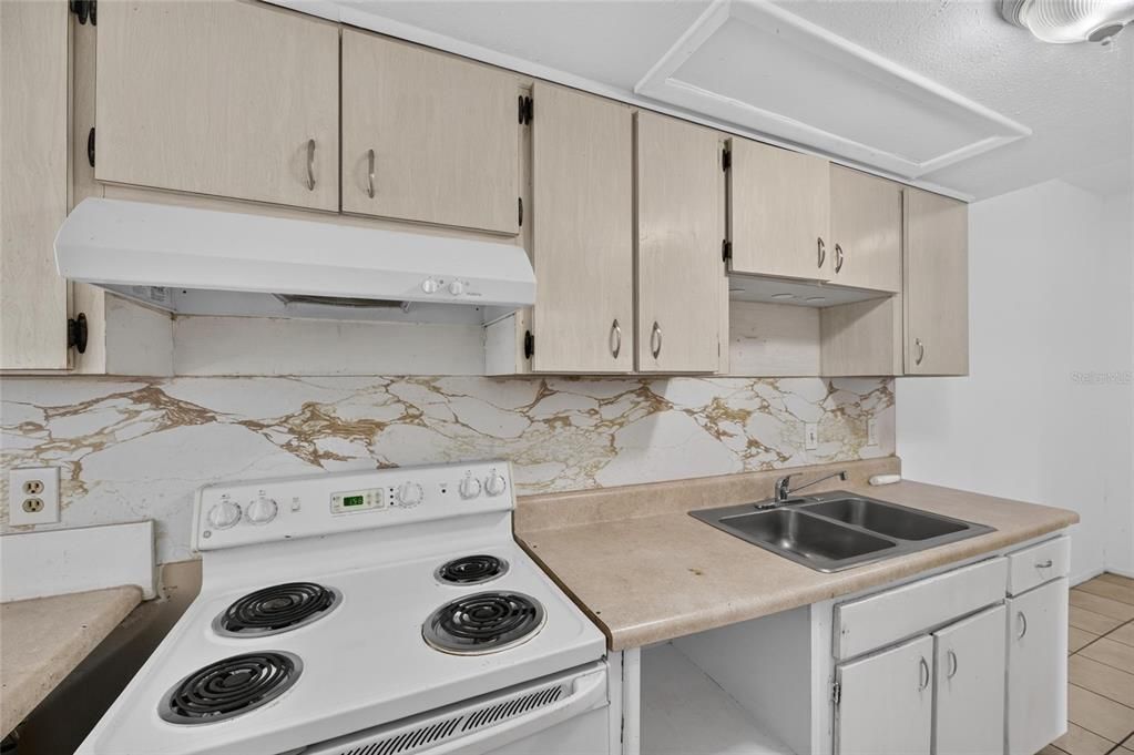 На продажу: $599,000 (8 спален, 0 ванн, 1576 Квадратных фут)