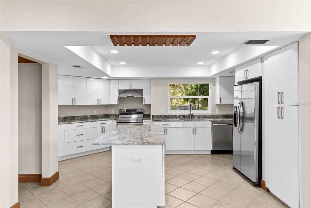 В аренду: $2,950 (2 спален, 2 ванн, 2908 Квадратных фут)