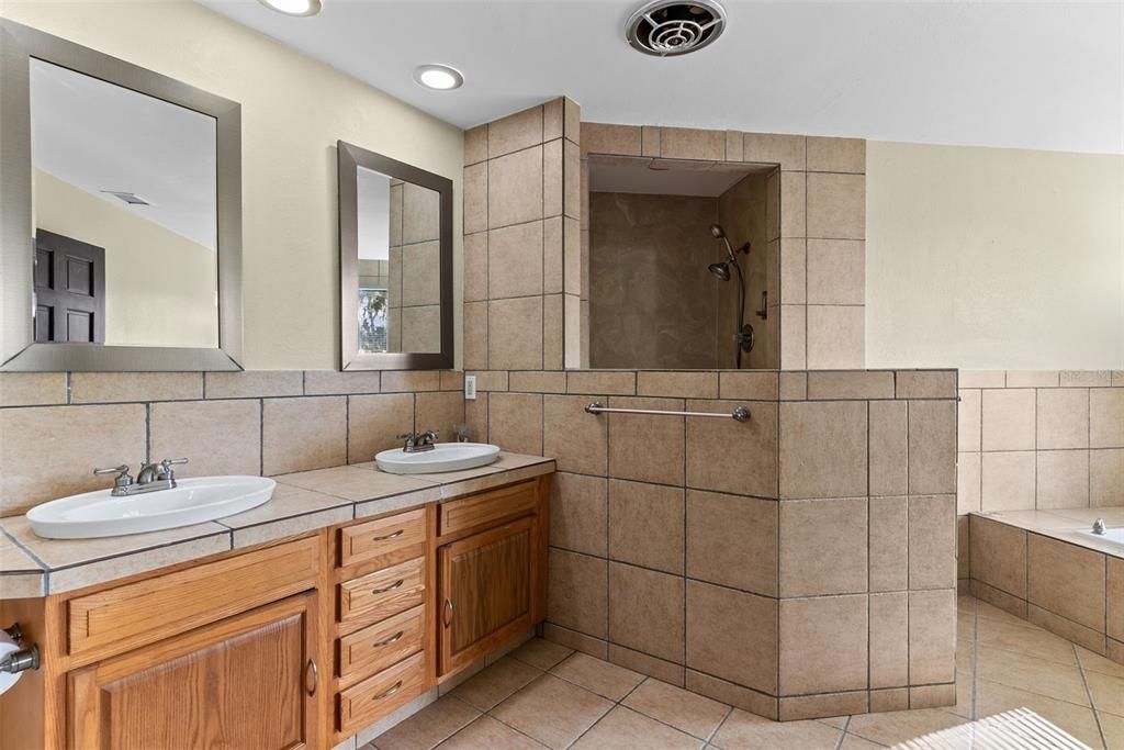 В аренду: $2,950 (2 спален, 2 ванн, 2908 Квадратных фут)
