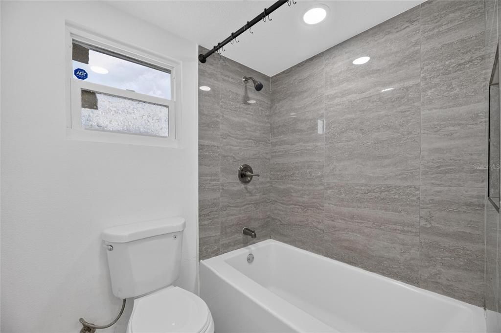 В аренду: $2,200 (3 спален, 2 ванн, 1036 Квадратных фут)