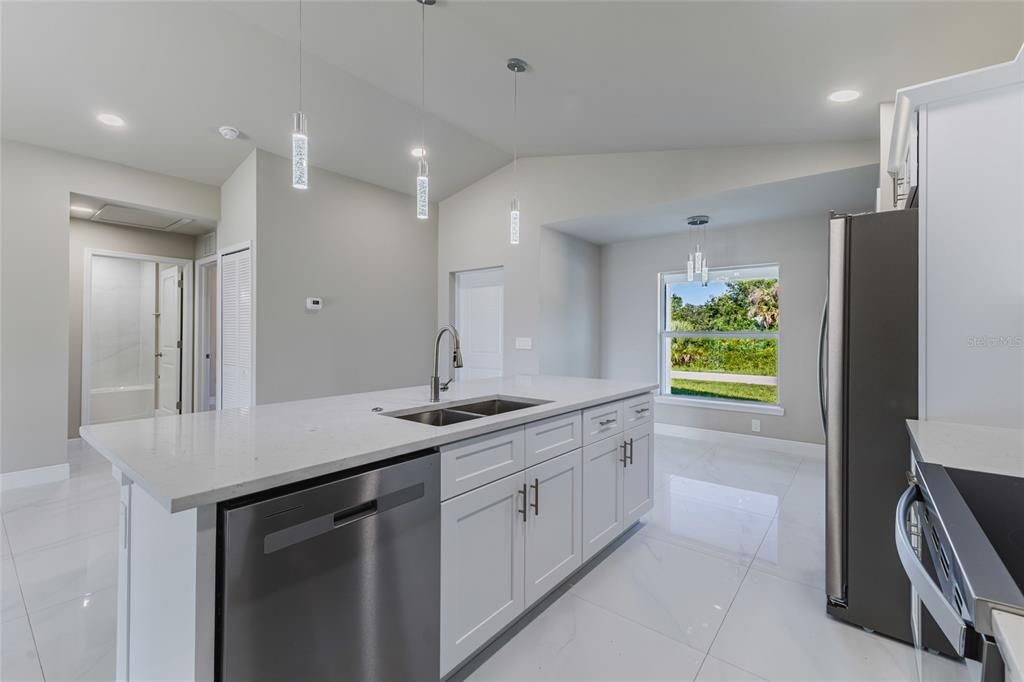 На продажу: $324,900 (3 спален, 2 ванн, 1393 Квадратных фут)