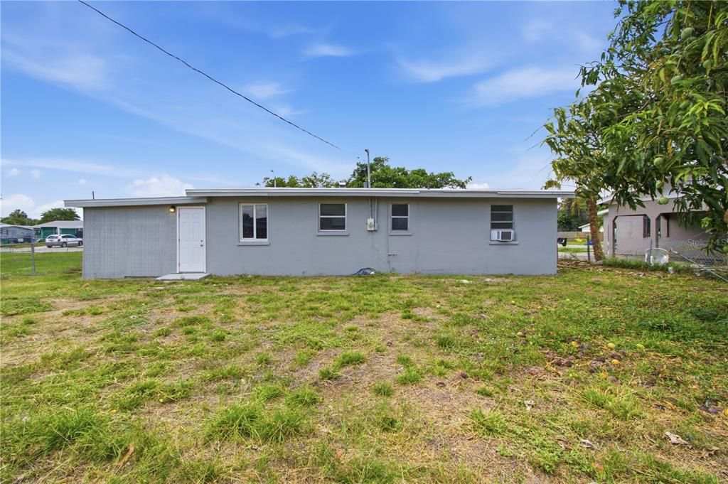 En Venta: $249,999 (4 camas, 1 baños, 1254 Pies cuadrados)