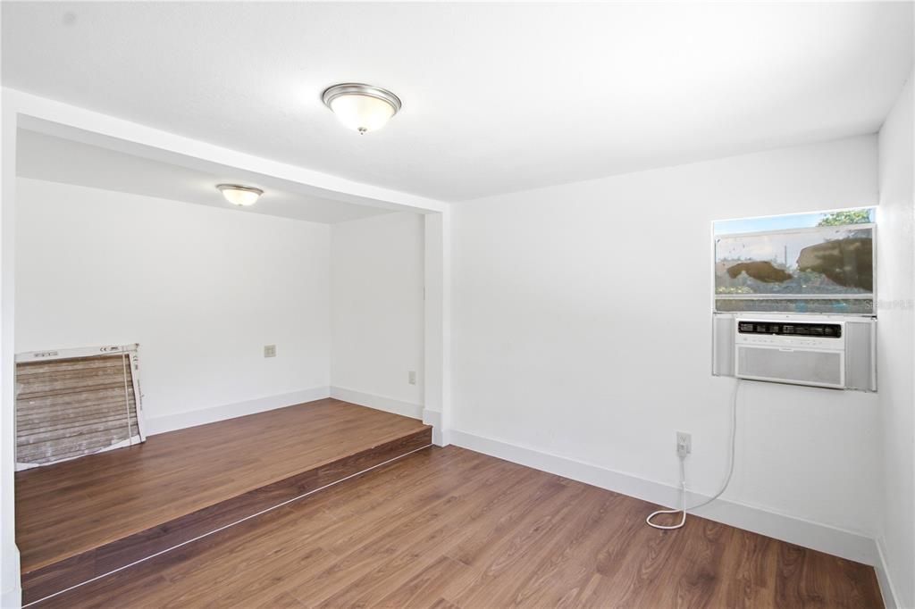 En Venta: $249,999 (4 camas, 1 baños, 1254 Pies cuadrados)