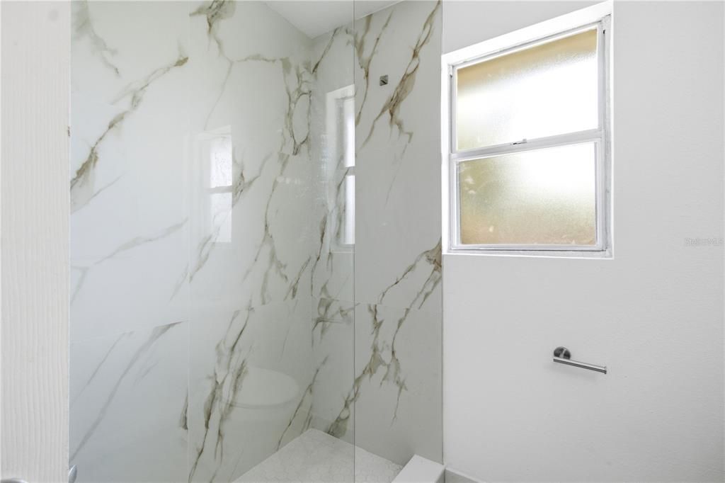 En Venta: $249,999 (4 camas, 1 baños, 1254 Pies cuadrados)
