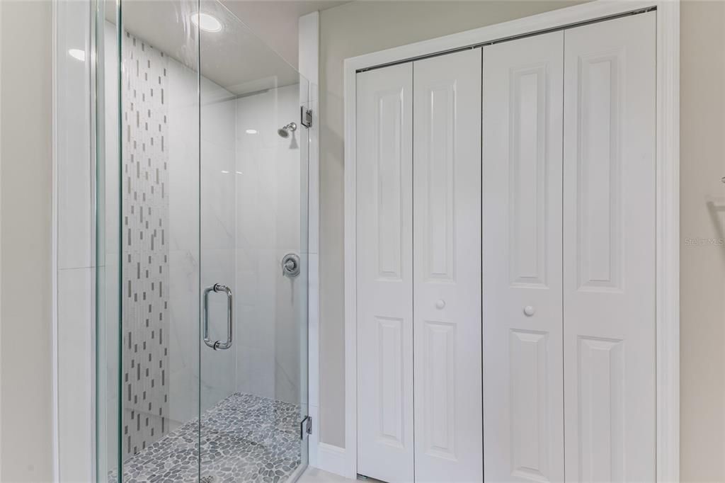 На продажу: $329,900 (3 спален, 2 ванн, 1504 Квадратных фут)